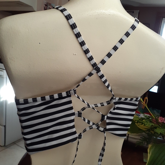 NWT {2 Bikini Tops} Shekini Large - Picture 11 of 16